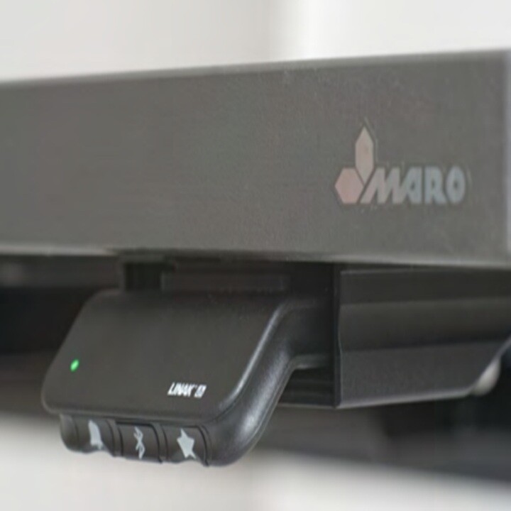 Maro Wariant - Schreibtisch mit hoher Abschirmung und Gasdruckfeder - Detail - Elektrische Höhenverstellung